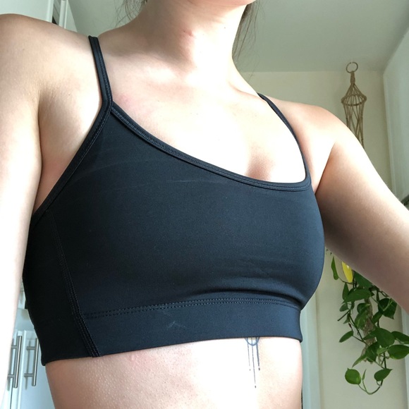 Black simple C9 sports bra - Picture 2 of 3